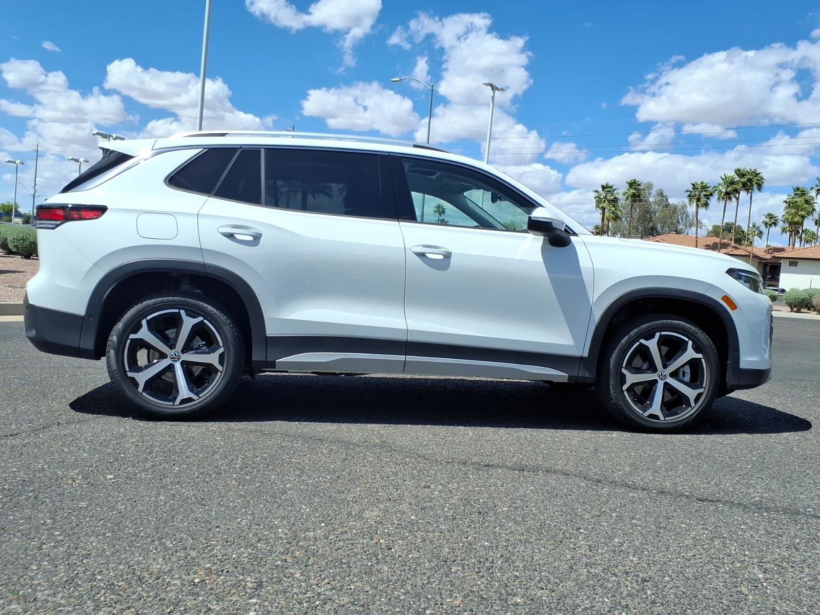 New 2026 Volkswagen Tiguan SE image 8