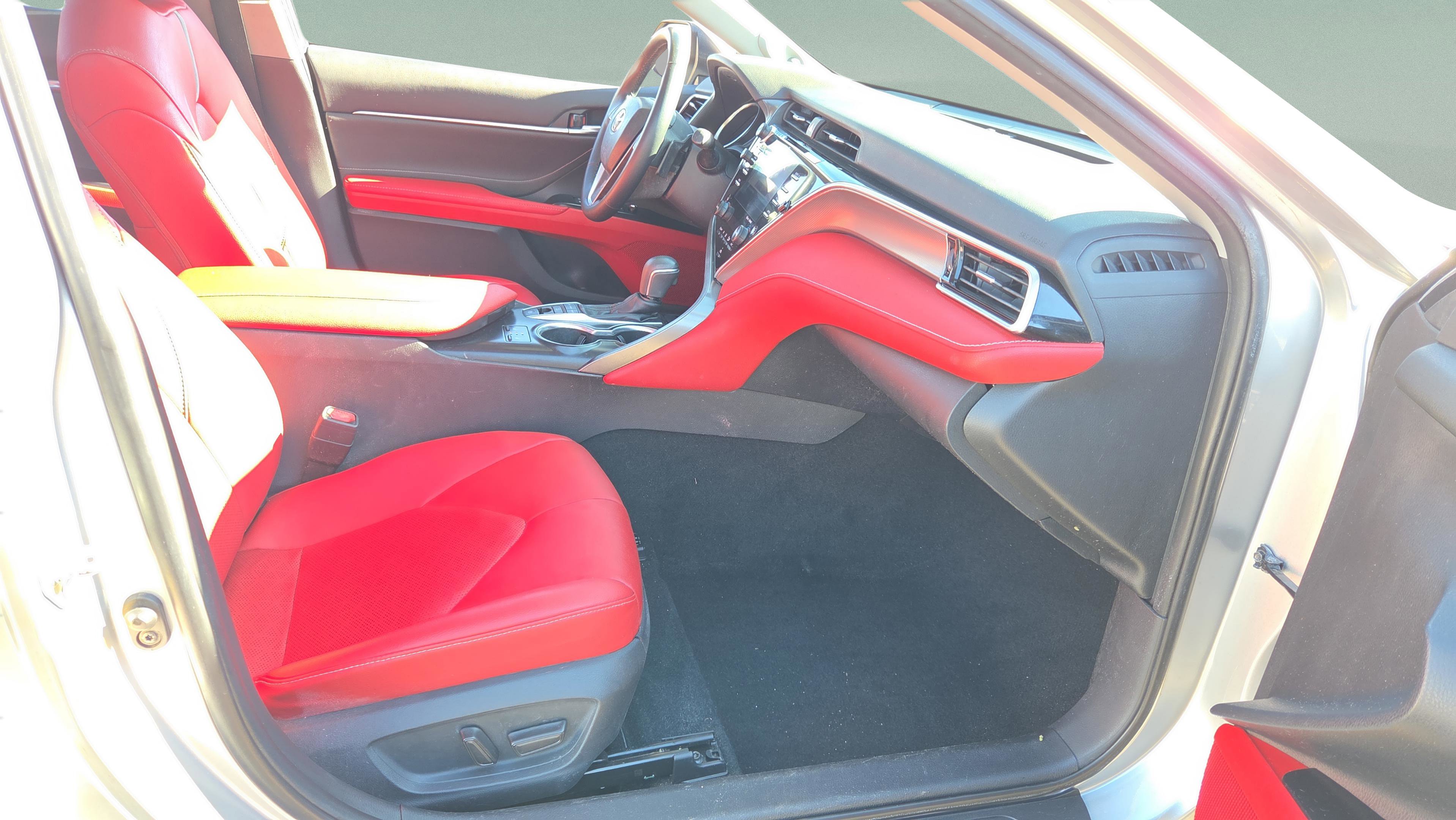 Used 2018 Toyota Camry XSE image 16