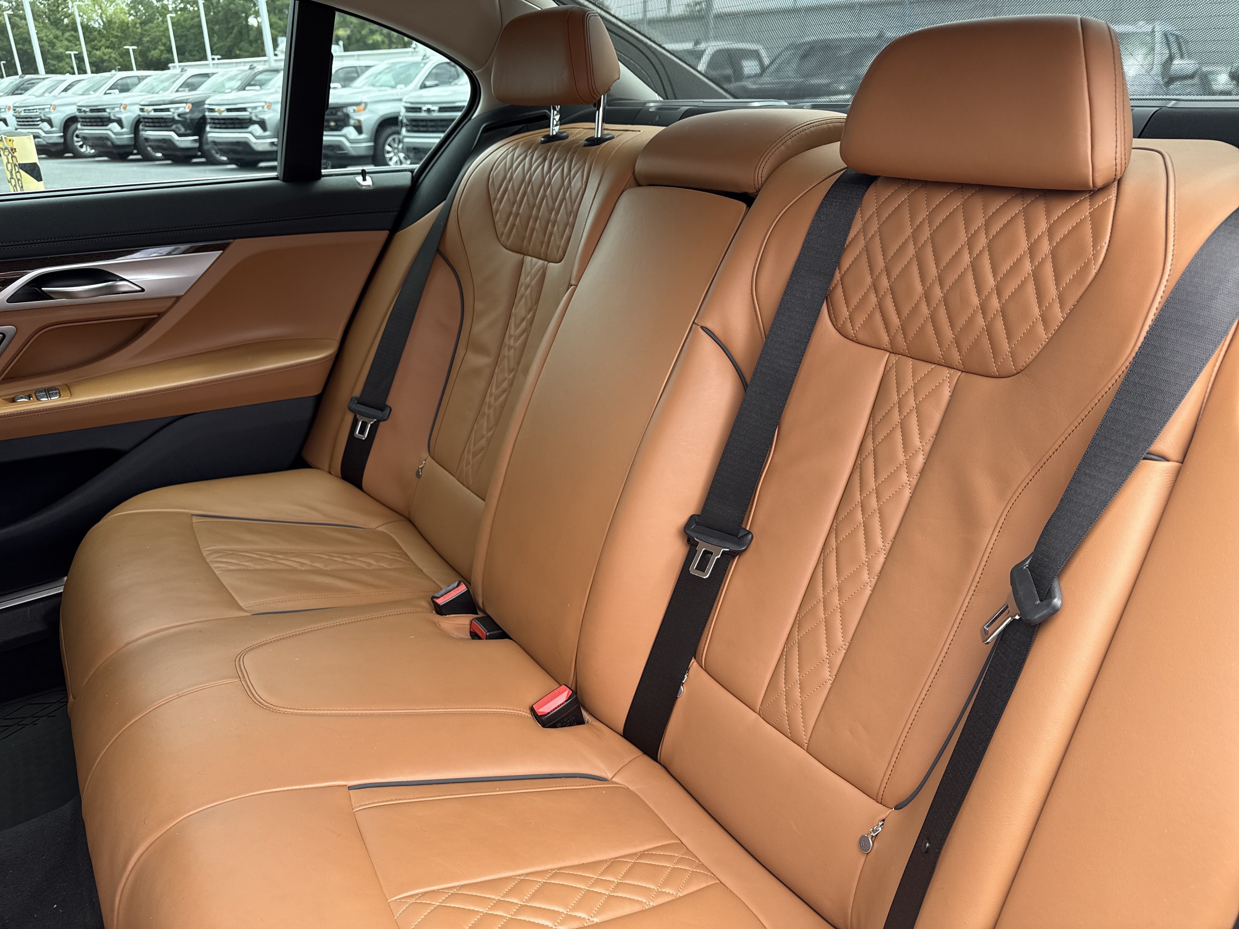 Used 2021 BMW 740i w/ Premium Package RWD image 31