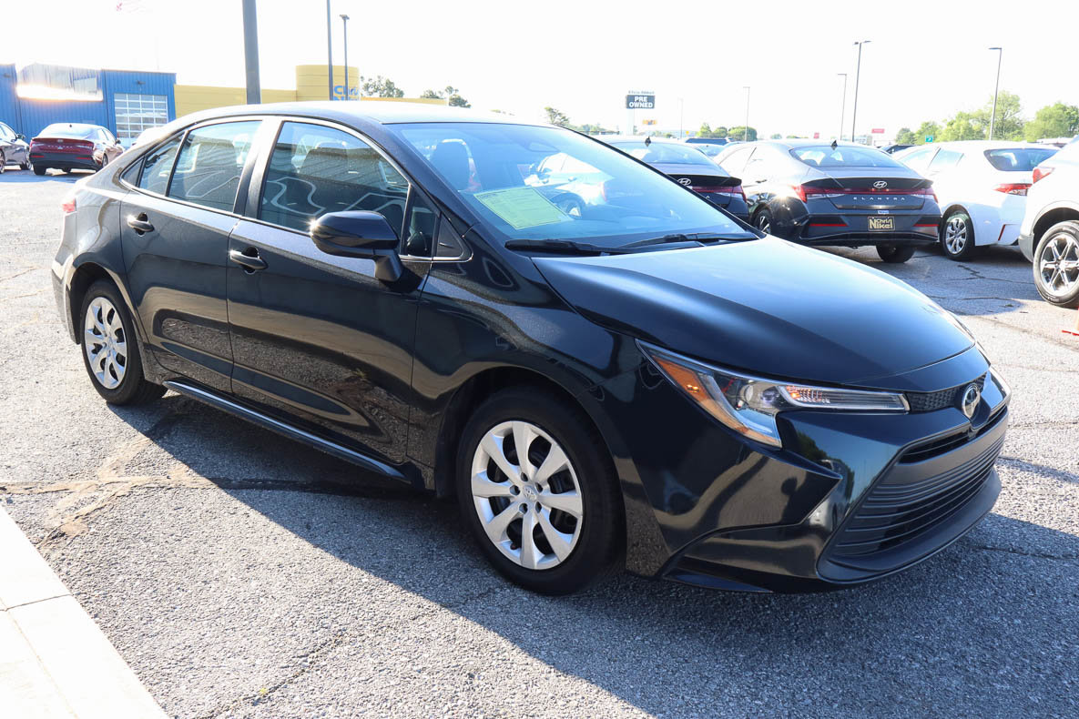 Used 2024 Toyota Corolla LE FWD image 3