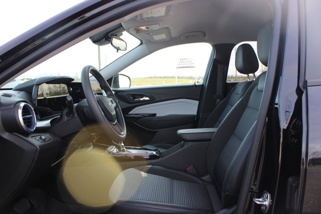 Used 2025 Chevrolet Trax LT image 18