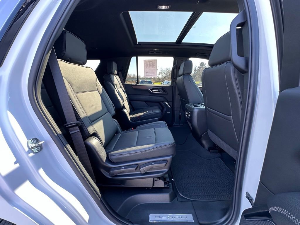 Used 2025 GMC Yukon Denali w/ Sun & Power Step Package image 23
