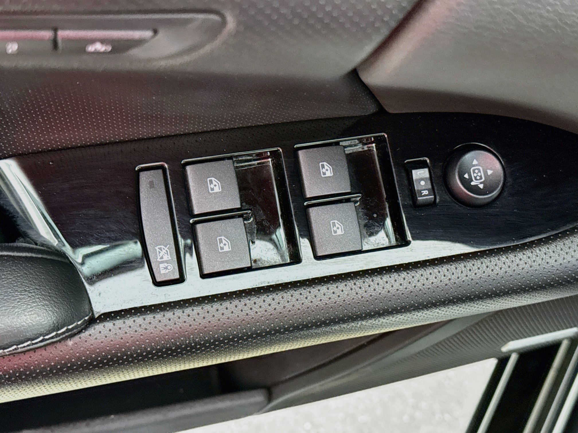 Used 2013 Cadillac XTS Luxury w/ Driver Awareness Package FWD image 18