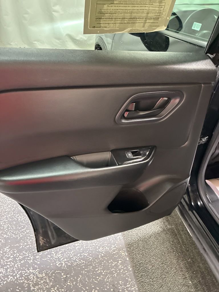 Used 2024 Nissan Rogue S image 23