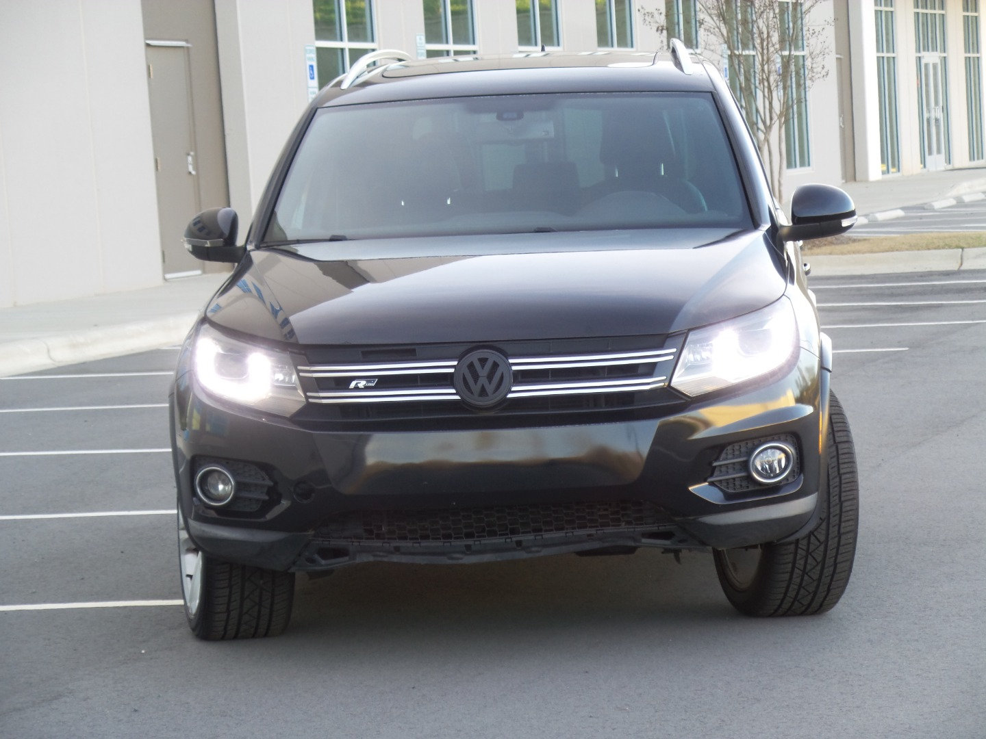 Used 2015 Volkswagen Tiguan R-Line FWD image 2