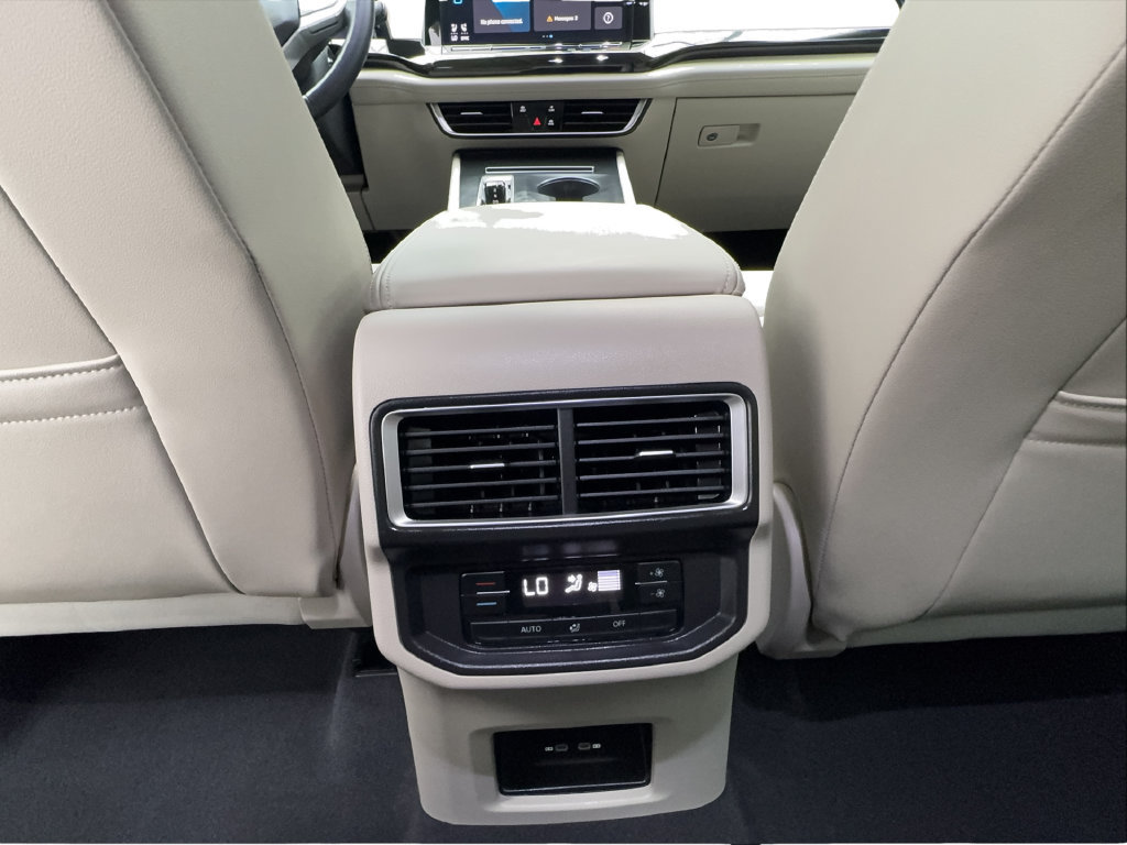 Used 2026 Volkswagen Atlas SE FWD image 42