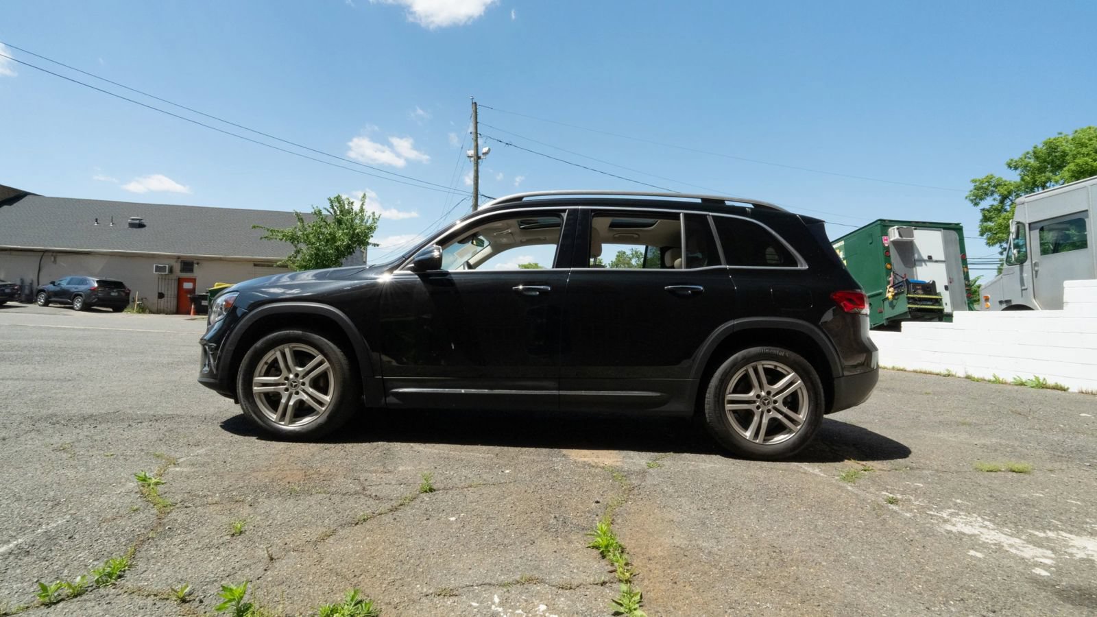 Used 2021 Mercedes-Benz GLB 250 4MATIC w/ Premium Package image 6