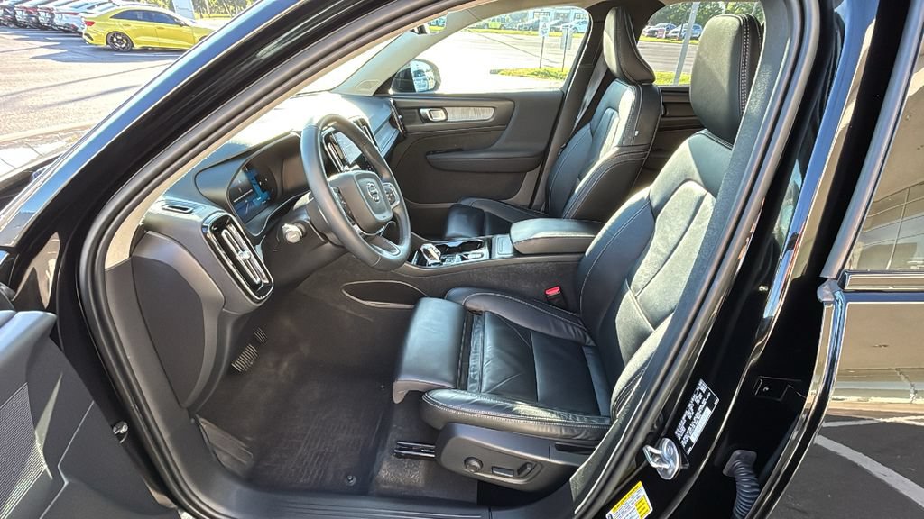 Used 2023 Volvo XC40 B5 Plus w/ Driver Assist Package AWD/4WD image 25