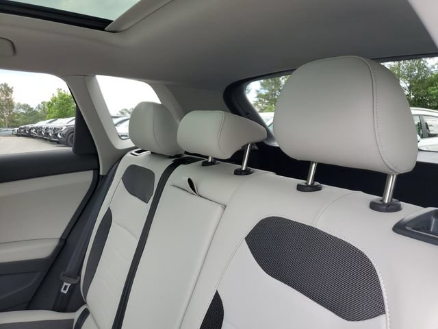 New 2026 Volkswagen Taos SE FWD image 9