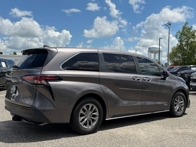 Used 2021 Toyota Sienna XLE AWD/4WD image 6