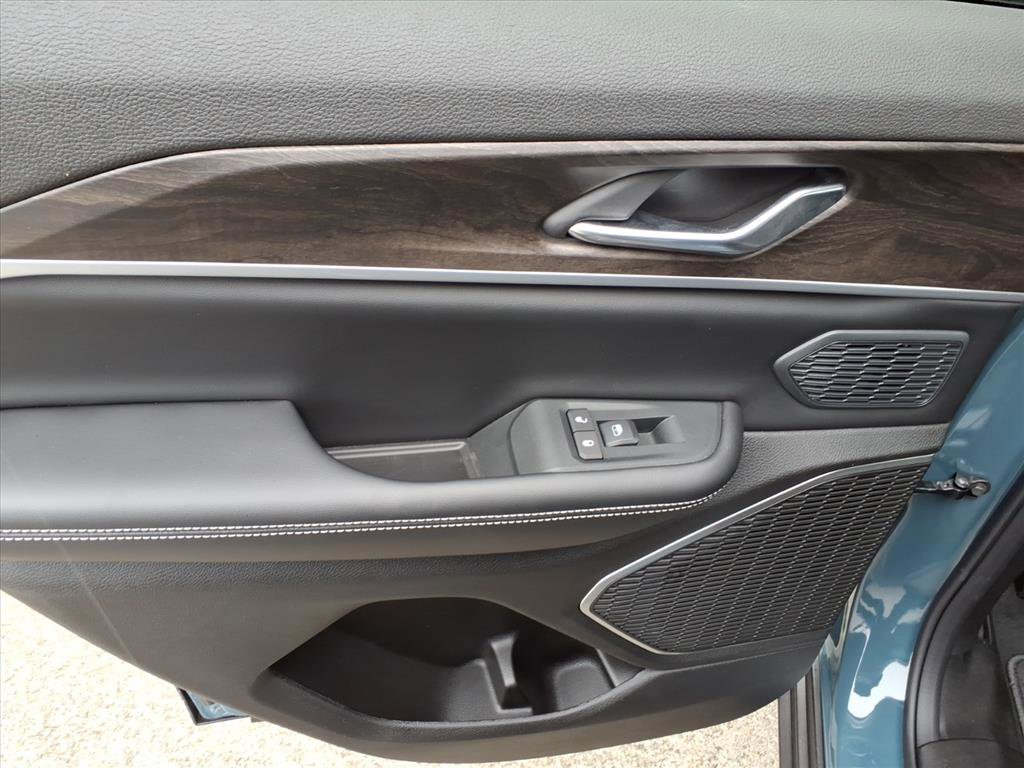 New 2026 Jeep Grand Cherokee Limited image 32