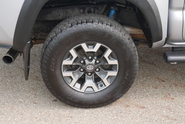 Used 2018 Toyota Tacoma TRD Off-Road w/ Technology Package AWD/4WD image 12
