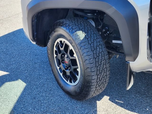 Used 2024 Toyota Tacoma TRD Off-Road AWD/4WD image 31