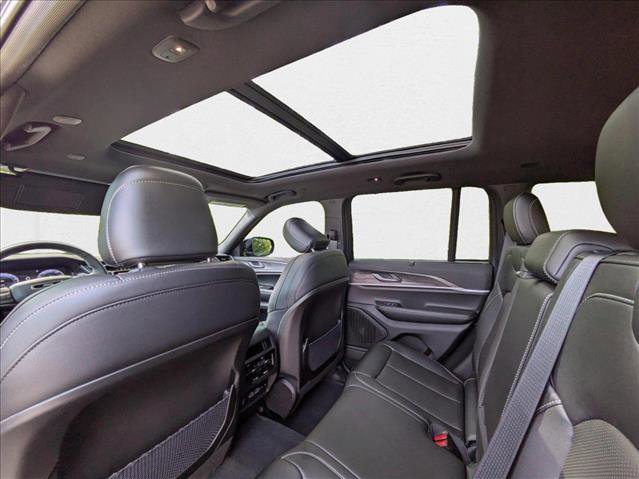New 2025 Jeep Grand Cherokee Limited w/ Luxury Tech Group II image 17