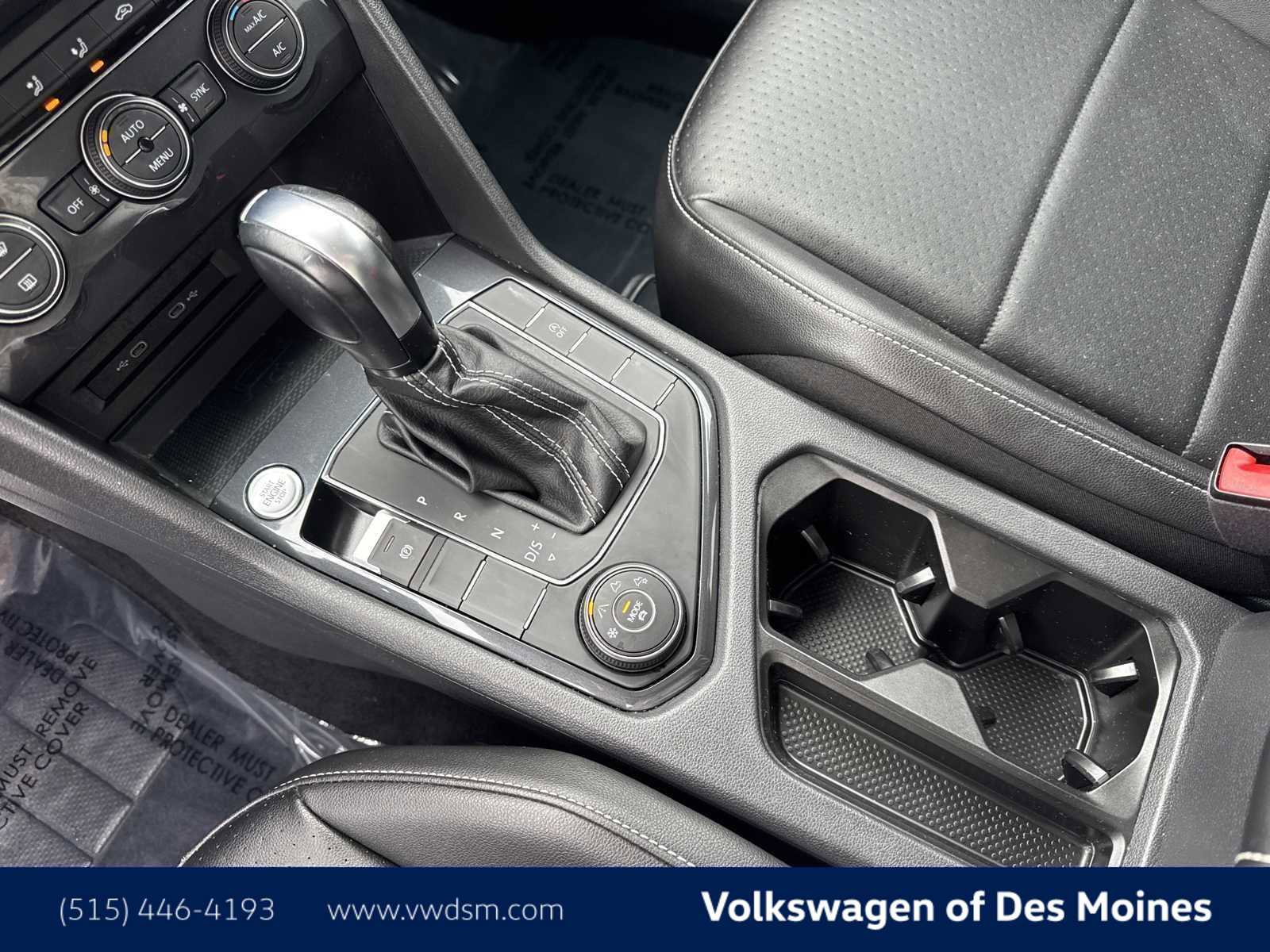 Used 2021 Volkswagen Tiguan SE w/ Panoramic Sunroof Package image 16