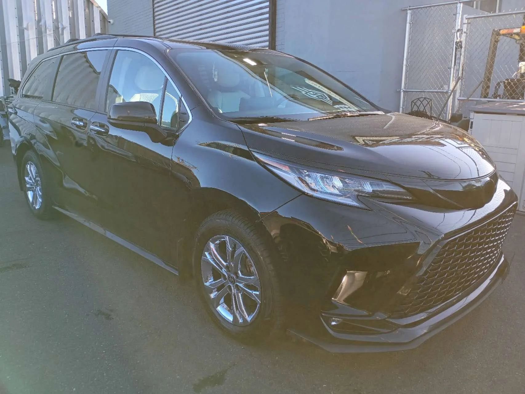 Used 2022 Toyota Sienna XSE AWD/4WD image 4