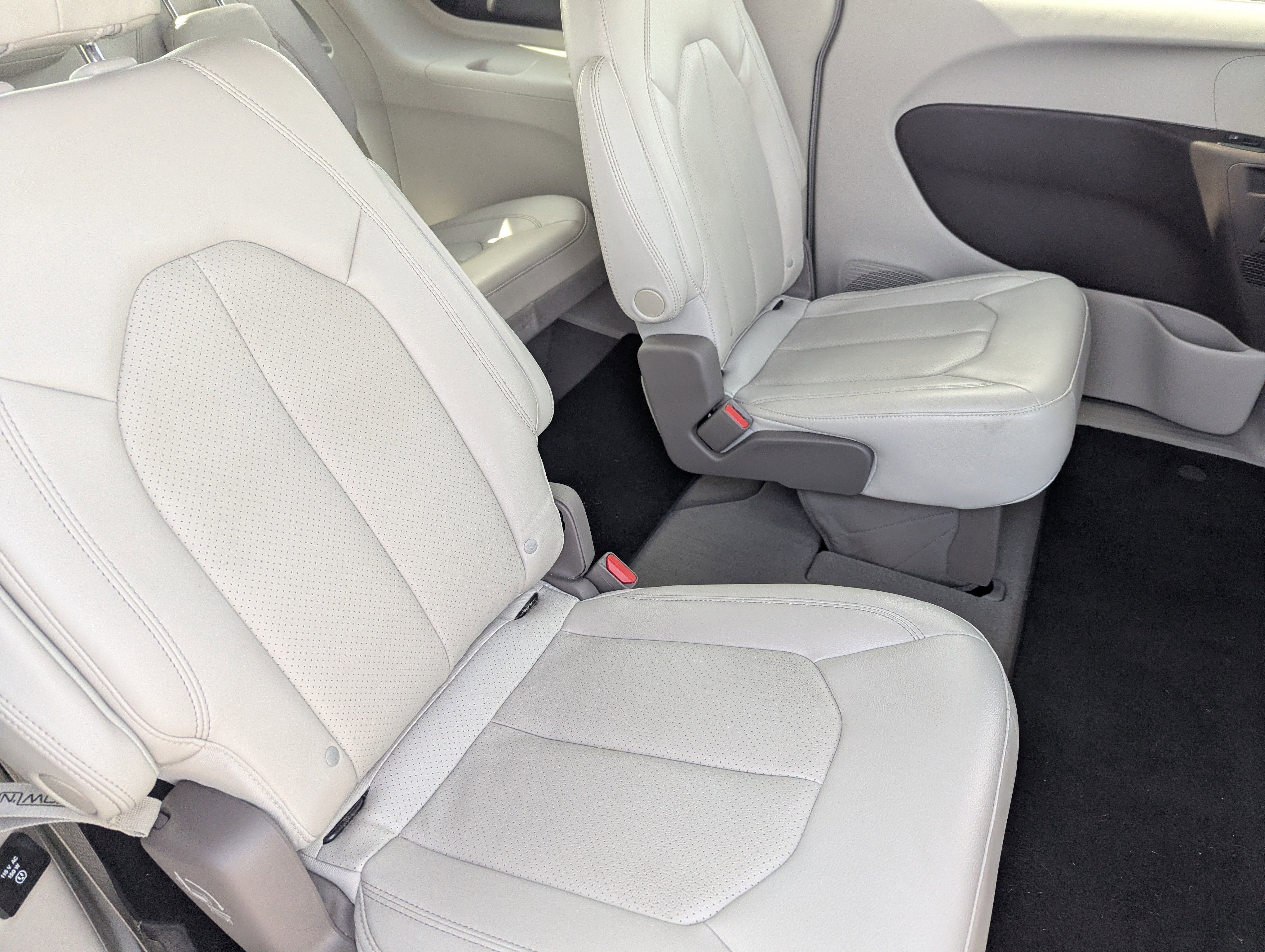 Used 2020 Chrysler Pacifica Touring-L Plus image 13