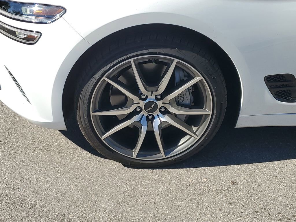 Used 2025 Genesis G70 2.5T image 11