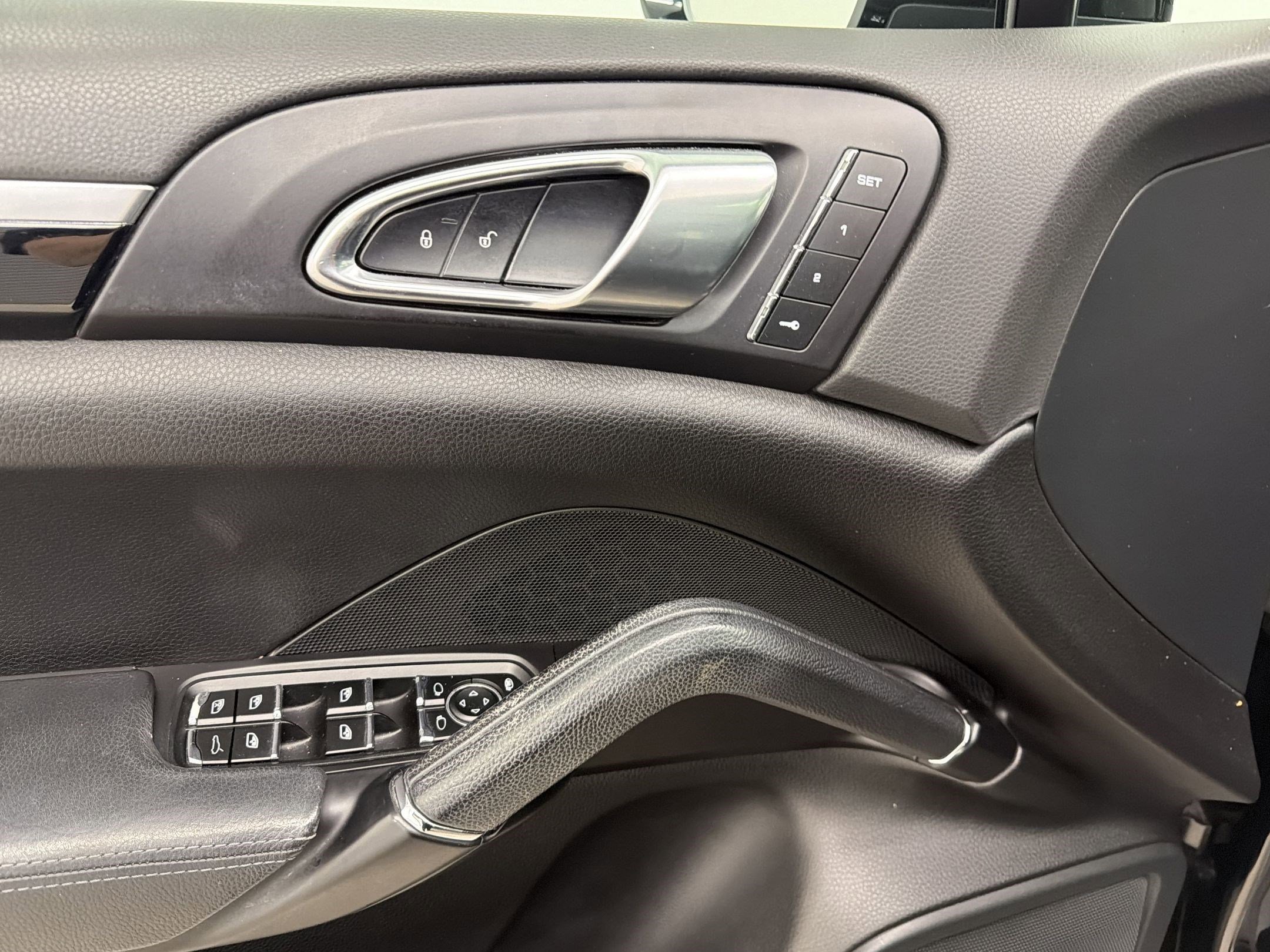 Used 2017 Porsche Cayenne AWD/4WD image 30