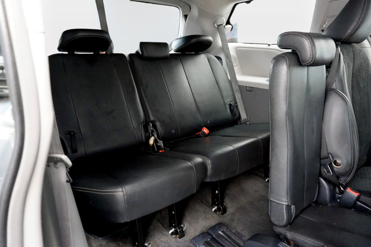 Used 2014 Toyota Sienna SE FWD image 21