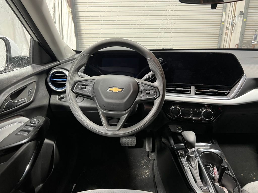 Used 2025 Chevrolet Trax LT image 14