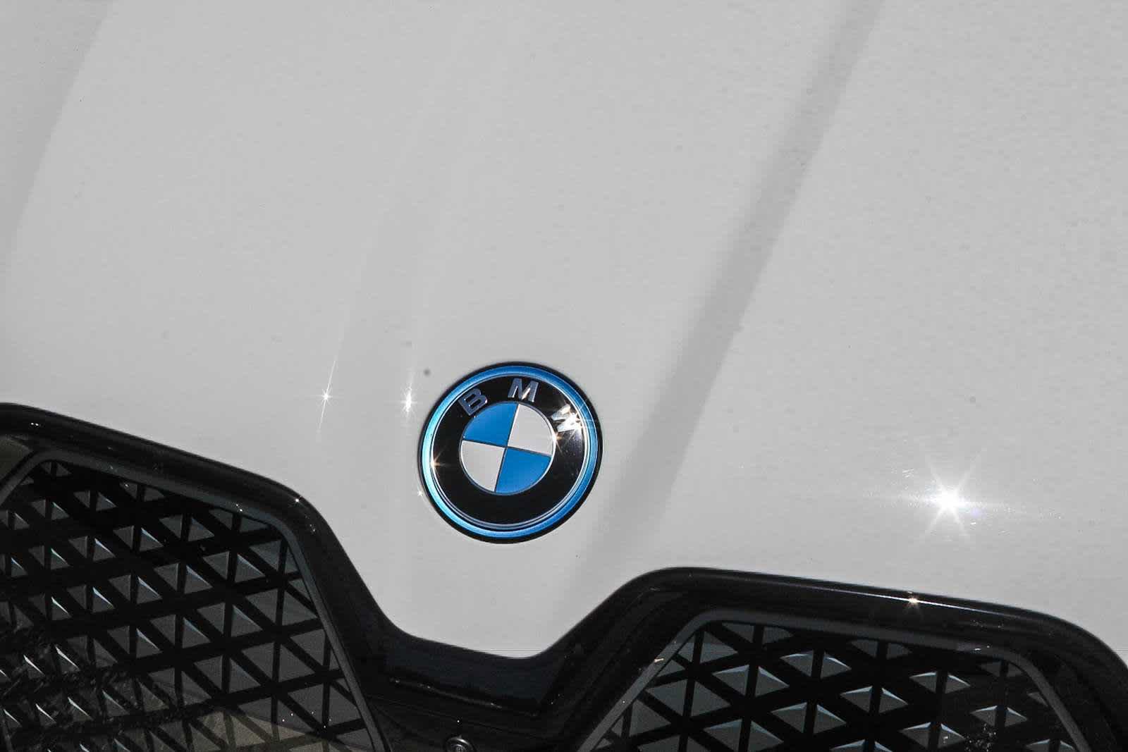 Used 2024 BMW iX xDrive50 AWD/4WD image 11