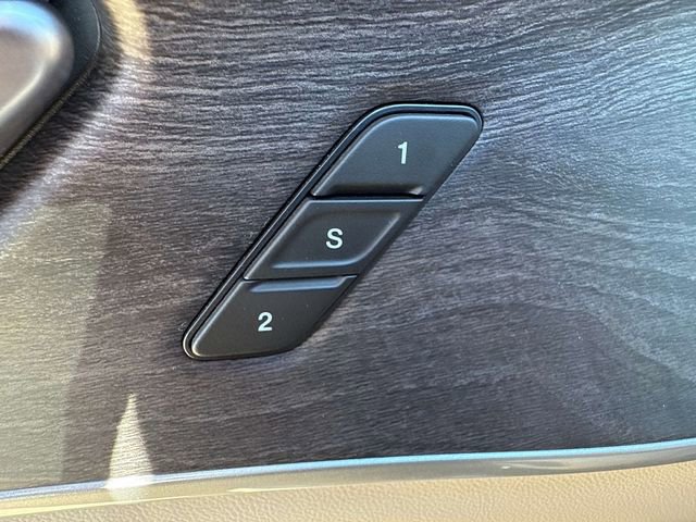 Used 2024 Jeep Grand Cherokee L Limited w/ Black Appearance Package image 18