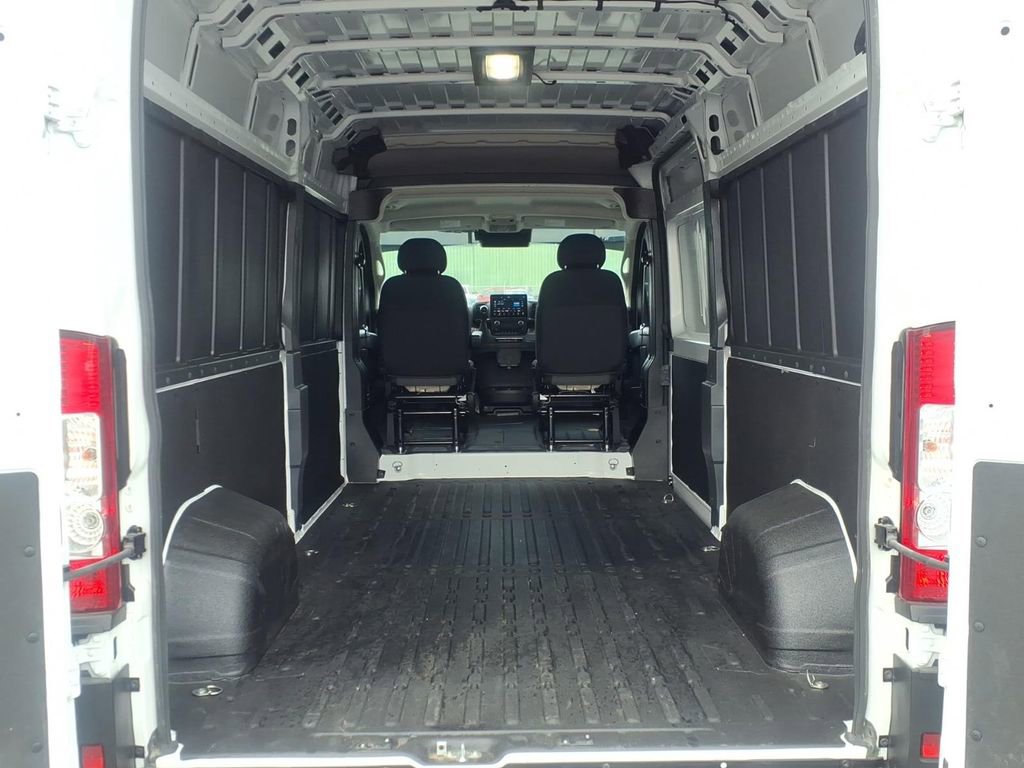 Used 2025 RAM ProMaster 2500 w/ Premium Convenience Group image 11