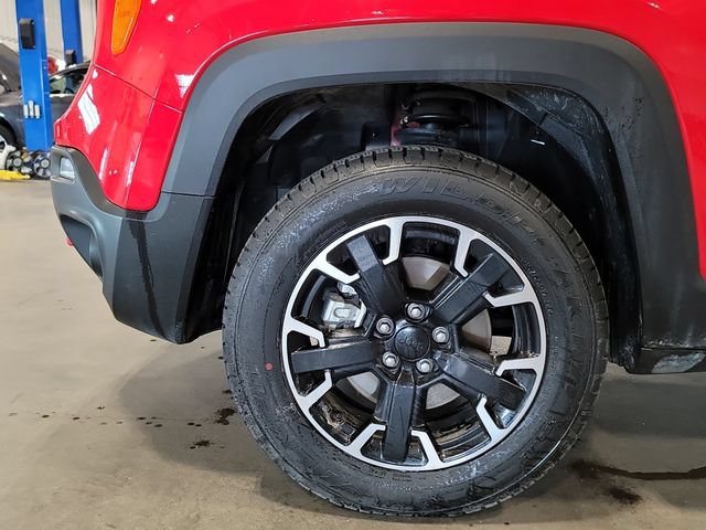 Used 2023 Jeep Renegade Trailhawk w/ Trailer Tow Group AWD/4WD image 13