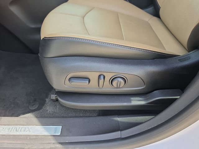Used 2024 Chevrolet Equinox Premier FWD image 17