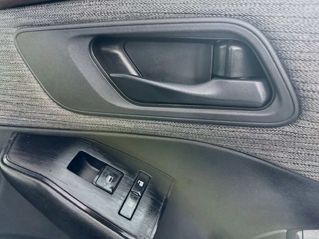 Used 2023 Nissan Rogue S FWD image 30