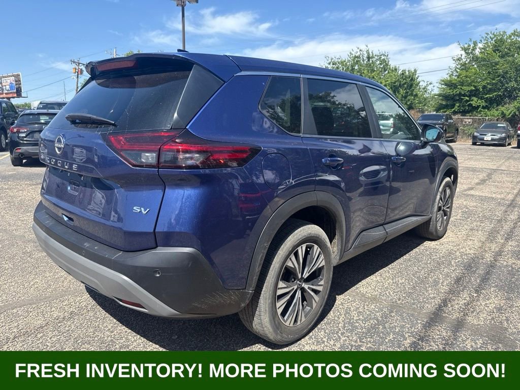 Used 2023 Nissan Rogue SV FWD image 2