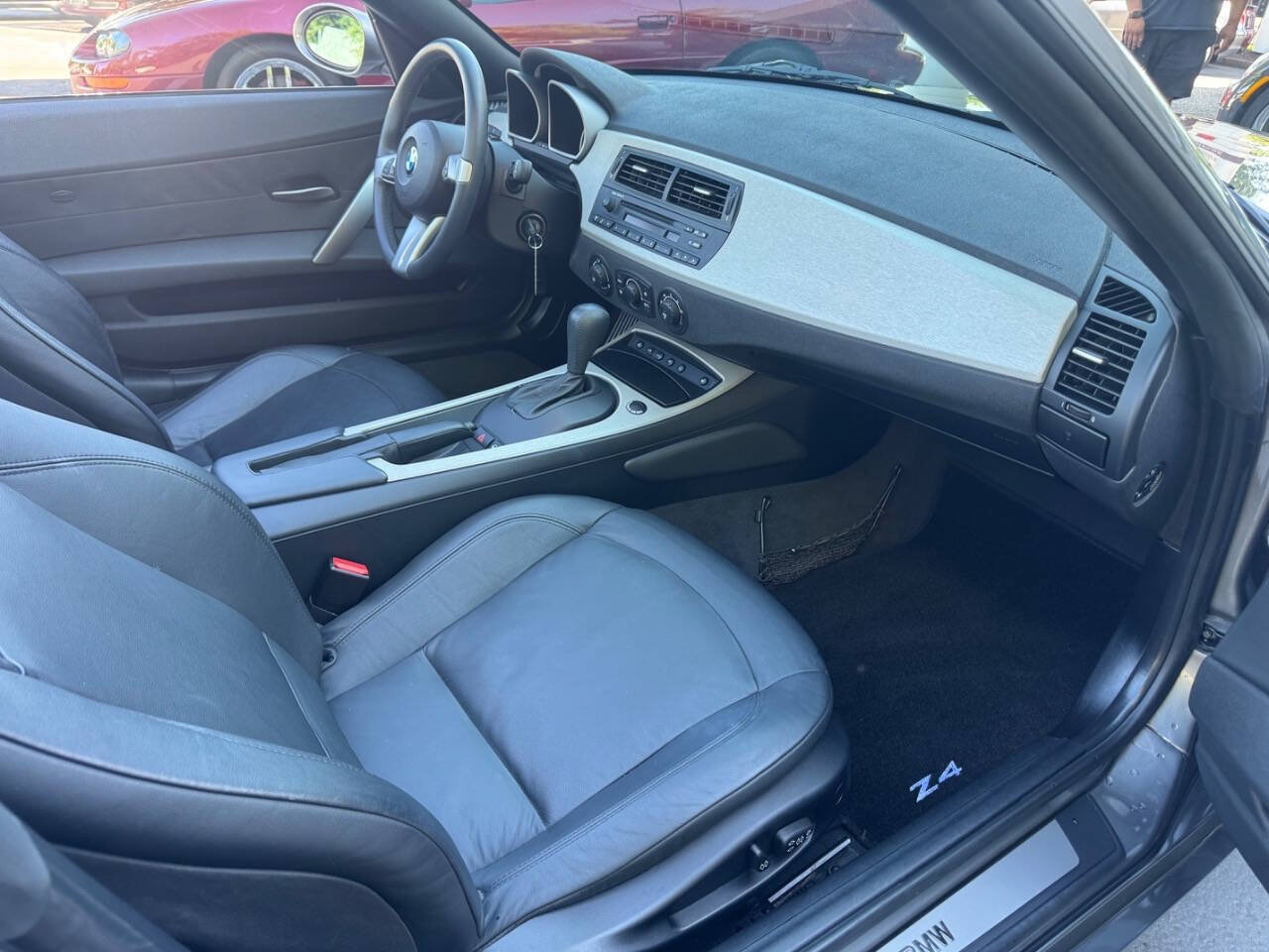 Used 2005 BMW Z4 2.5i RWD image 13