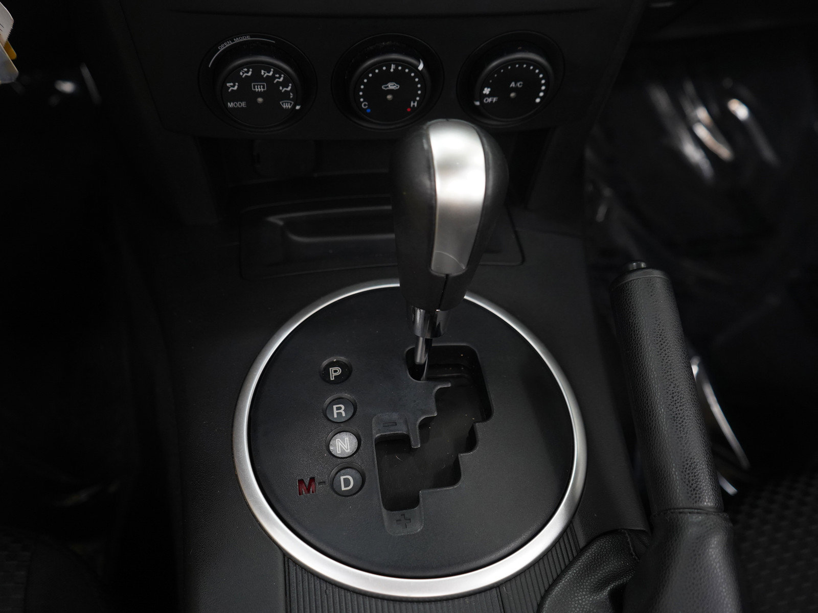 Used 2006 MAZDA MX-5 Miata Sport RWD image 17