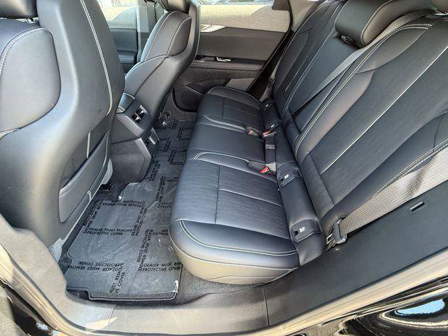 New 2025 Cadillac Optiq Luxury 2 image 13