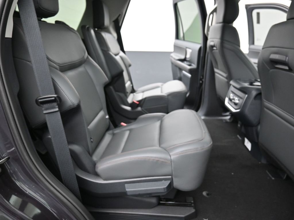 New 2025 Ford Expedition Active image 10