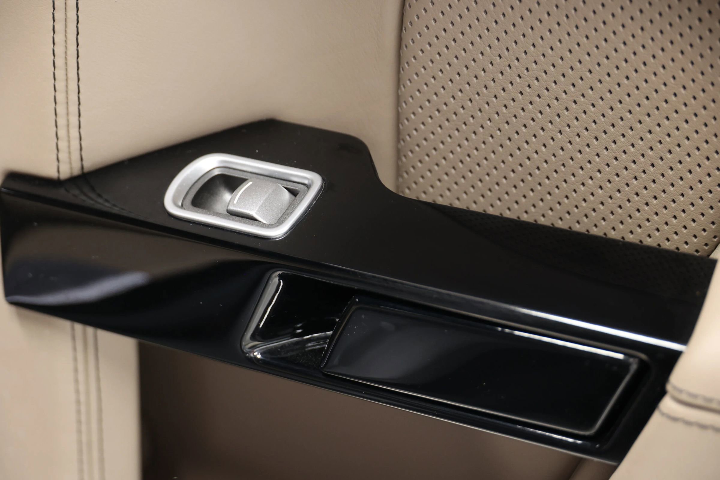 Used 2017 Aston Martin Rapide S image 54