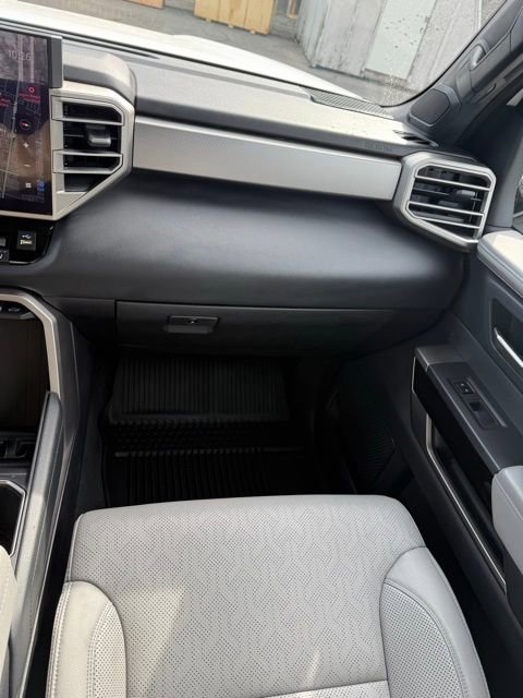 Used 2025 Toyota Tundra Limited AWD/4WD image 33