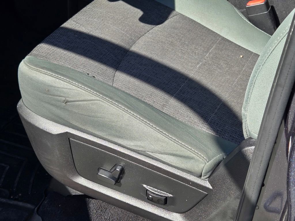 Used 2015 RAM 1500 Big Horn AWD/4WD image 33