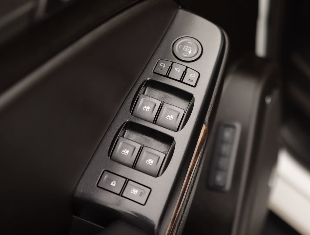 Used 2019 Chevrolet Suburban LT AWD/4WD image 28