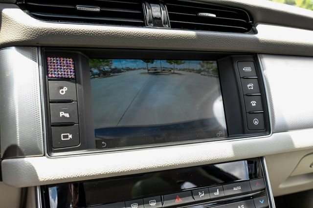 Used 2016 Jaguar XF Prestige RWD image 24