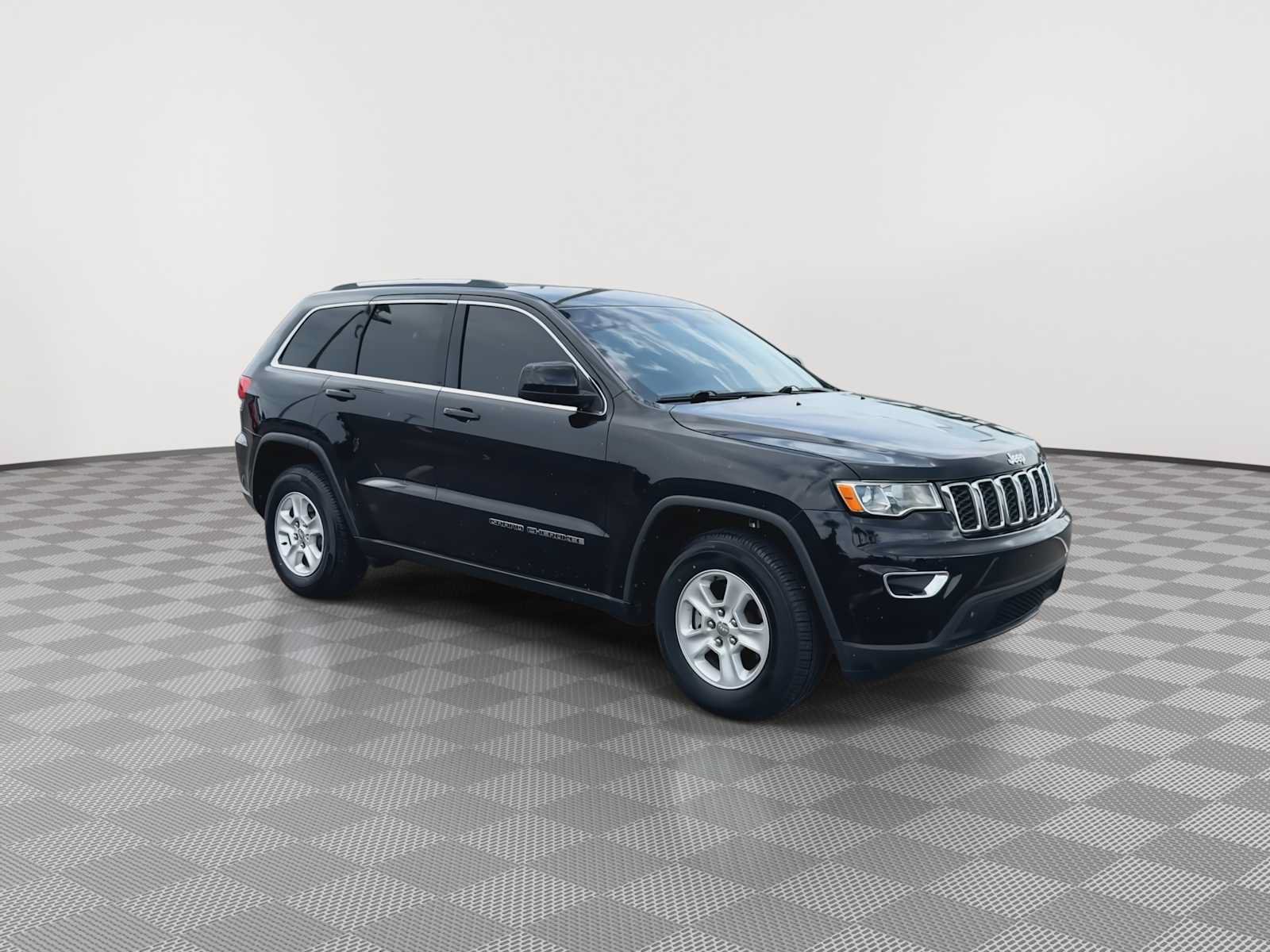 Used 2017 Jeep Grand Cherokee Laredo w/ Quick Order Package 2BE RWD image 2
