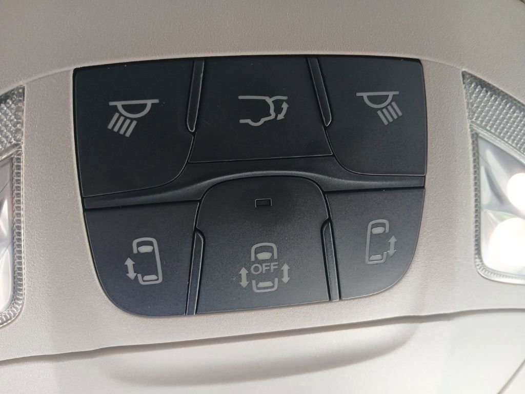 Used 2024 Chrysler Pacifica Touring-L image 25