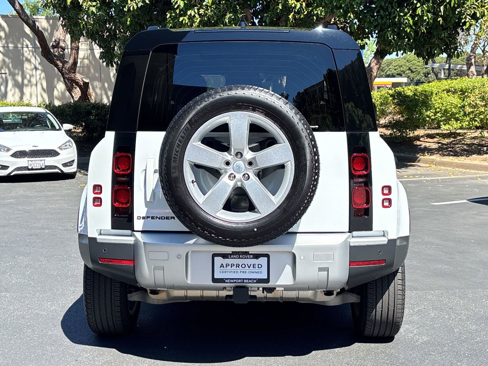 Used 2025 Land Rover Defender 90 S image 10