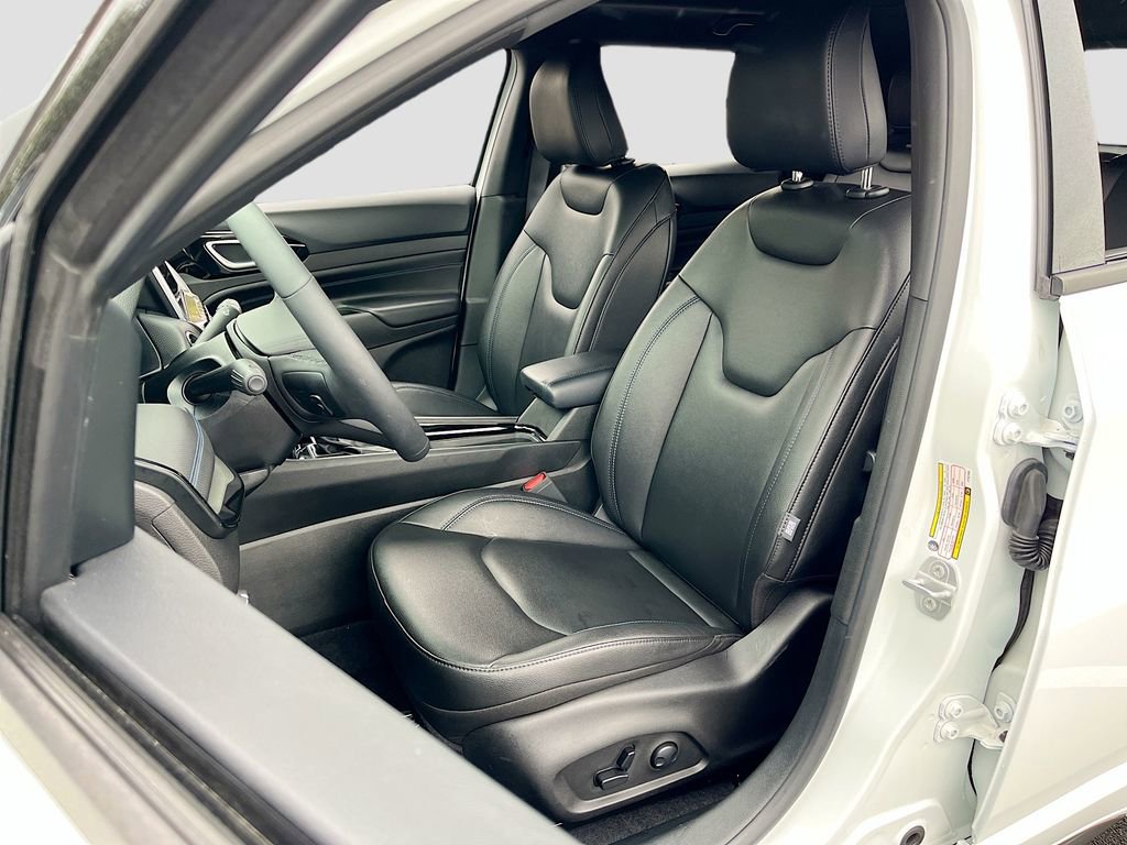 Certified 2025 Jeep Compass Limited w/ High Altitude Package image 22