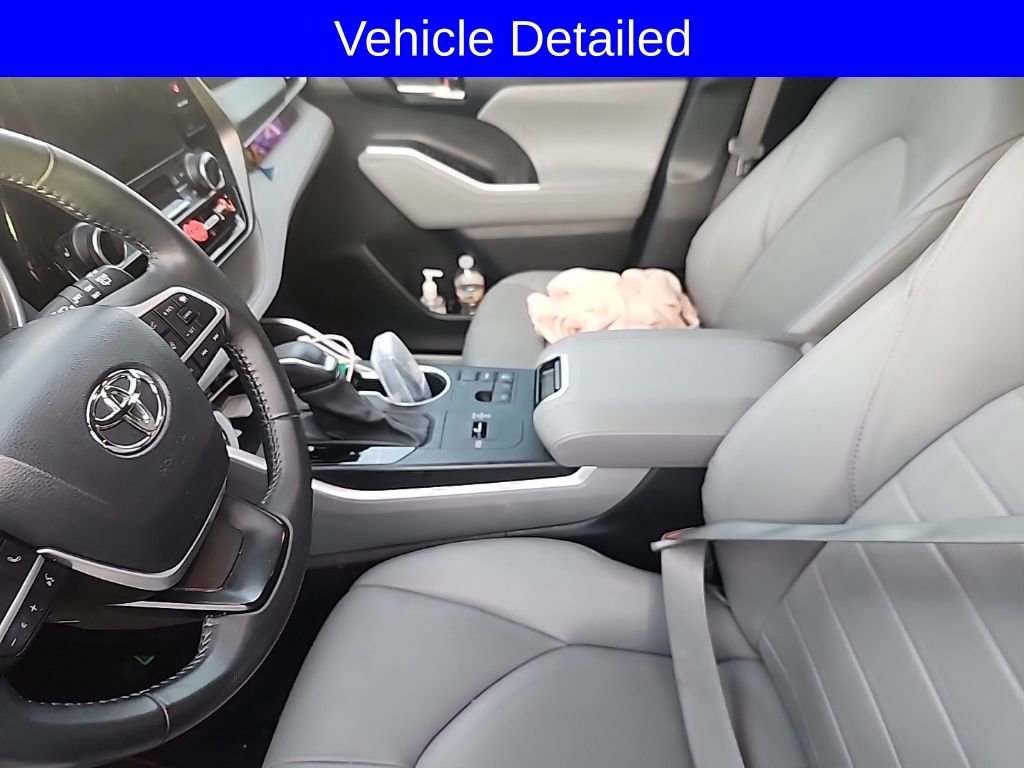 Used 2023 Toyota Highlander L image 8