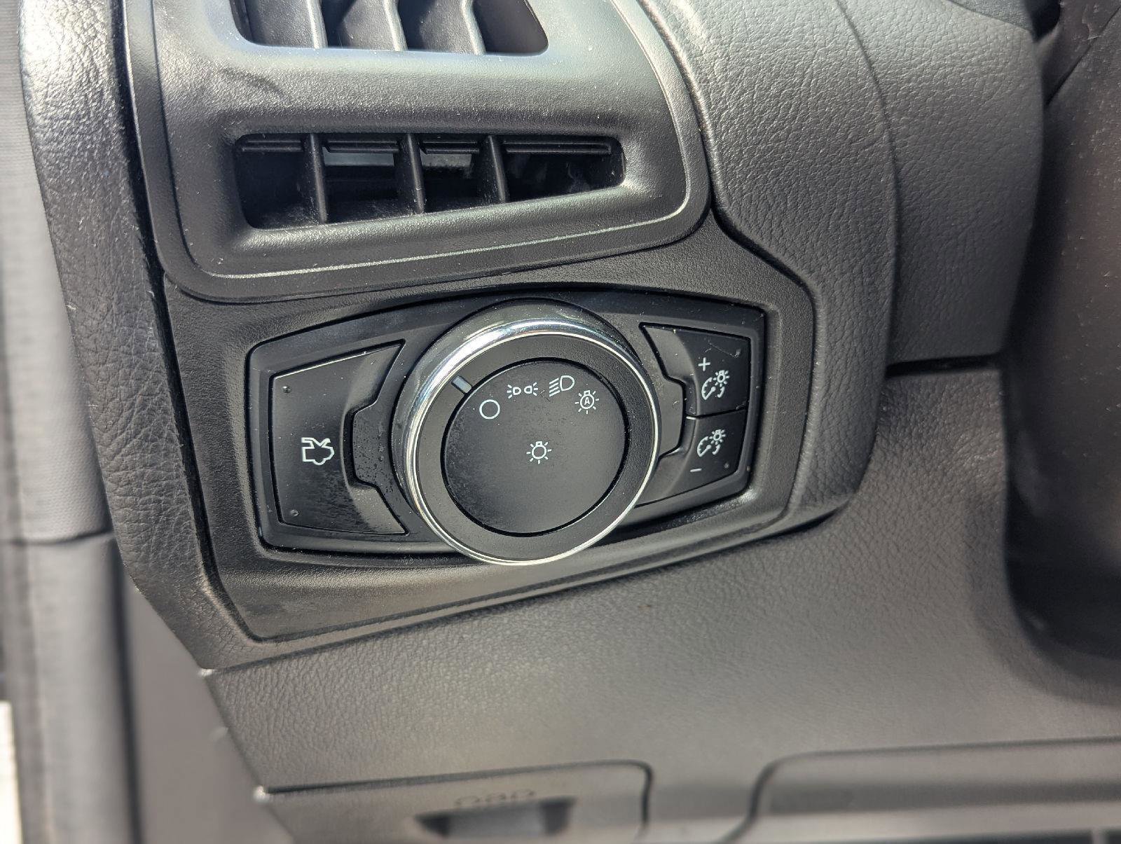 Used 2013 Ford Focus SE FWD image 20