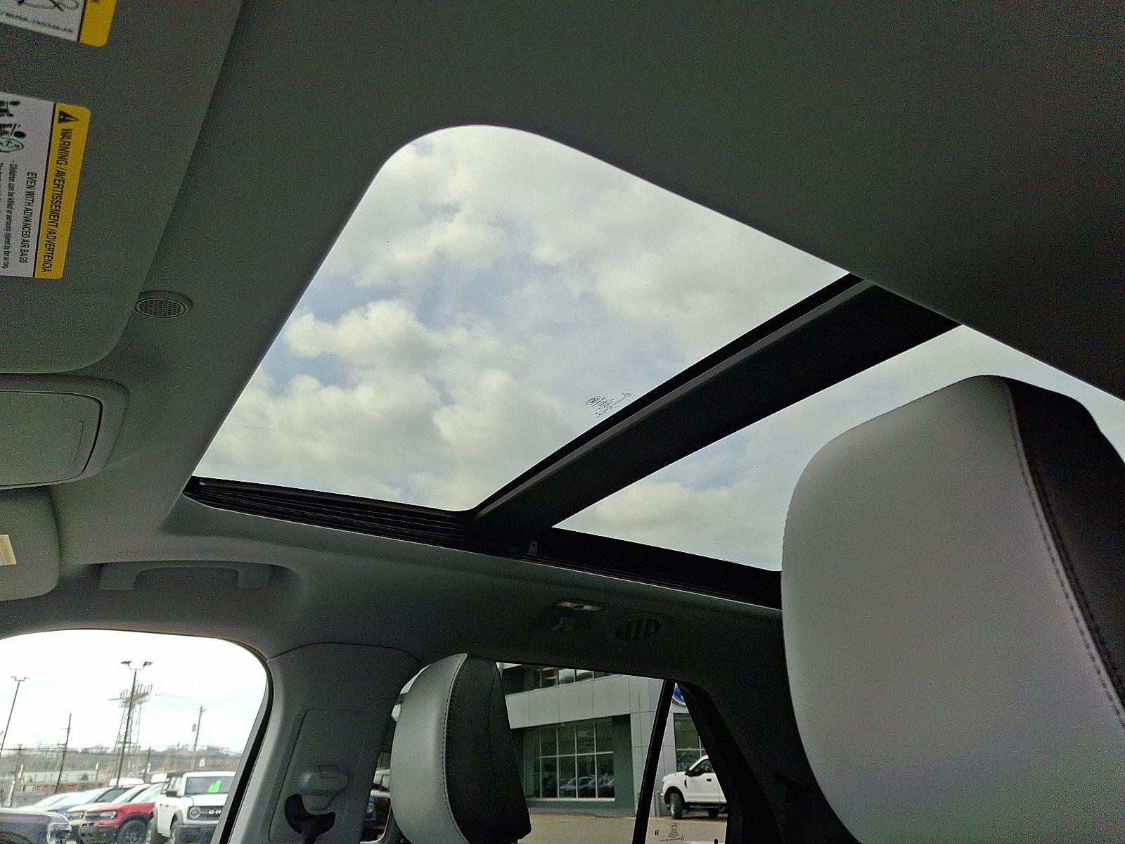 Used 2021 Ford Explorer XLT w/ Equipment Group 202A image 14