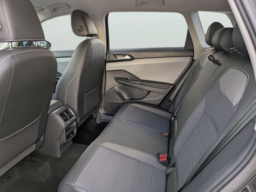 Certified 2023 Volkswagen Taos SE FWD image 16