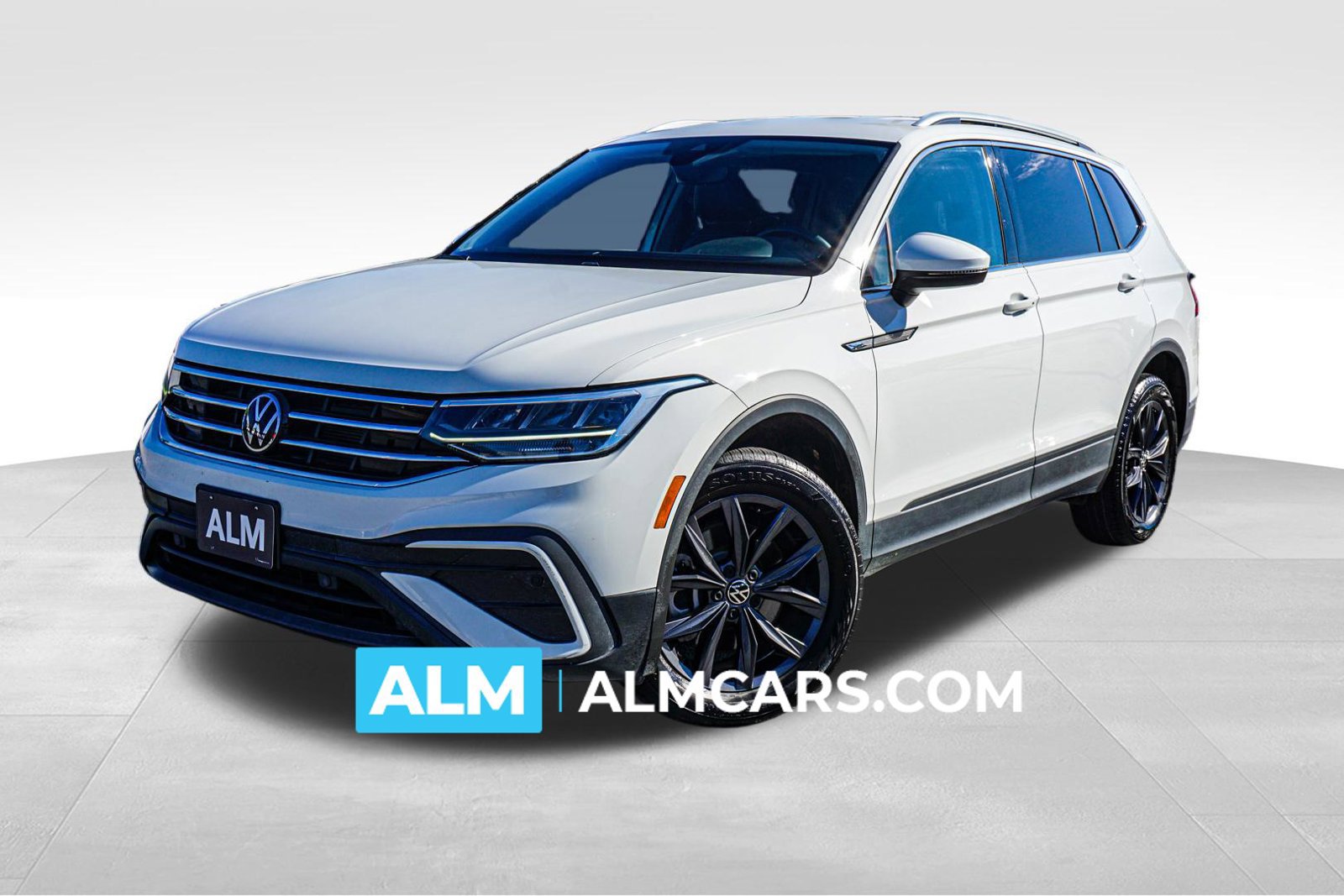 Used 2024 Volkswagen Tiguan Wolfsburg Edition AWD/4WD image 1